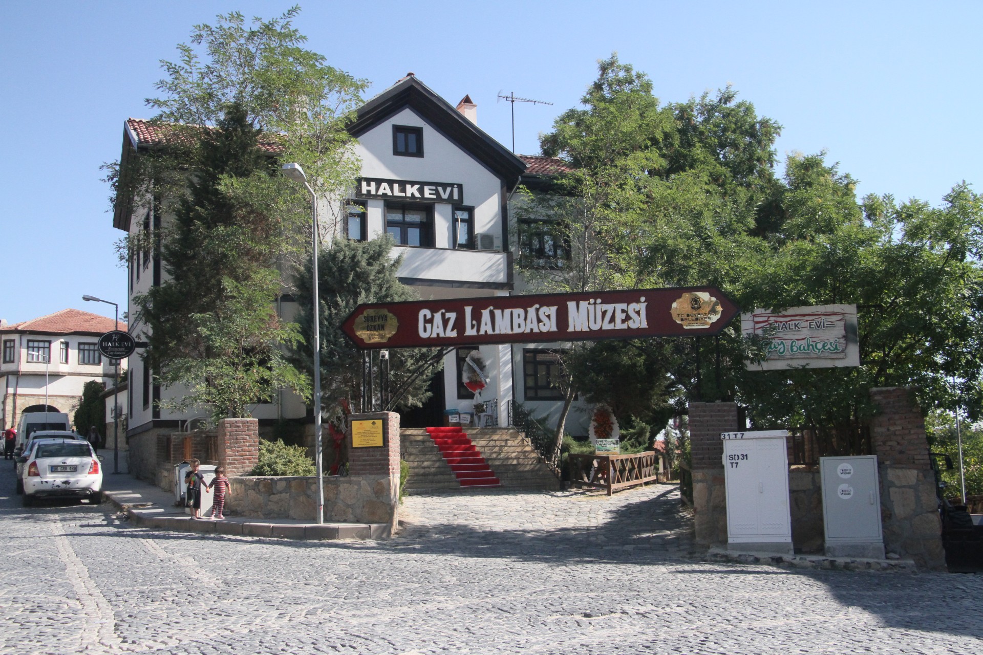 Süreyya Özkan Gaz Lambası