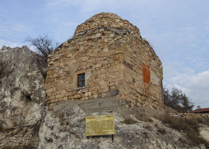 Boğazkesen Türbesi