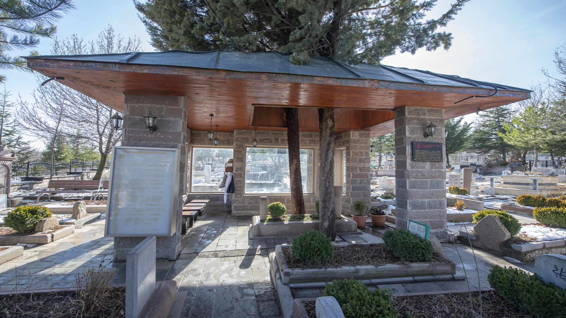 Seyyid Abdülhakim Arvasi Türbesi