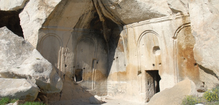 Mahkemeağcin Kaya Kiliseleri