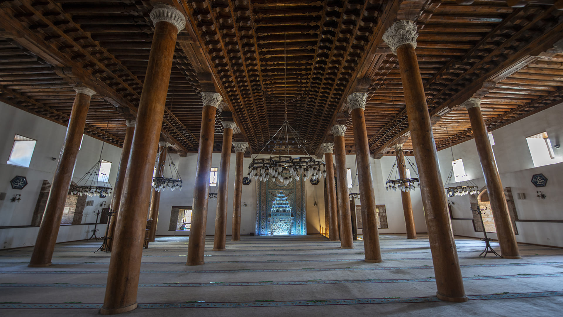 Aslanhane Camii ve Türbesi