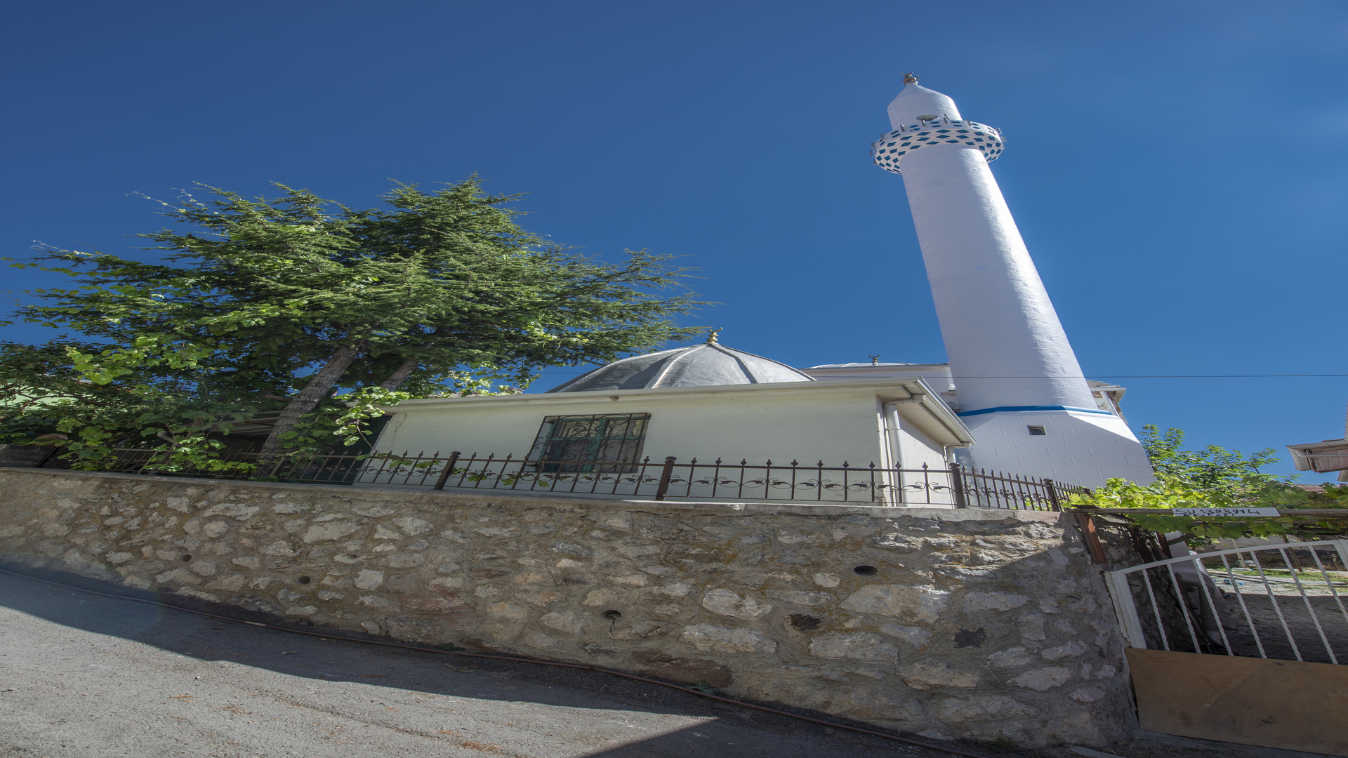 Yakub Abdal Camii ve Türbesi
