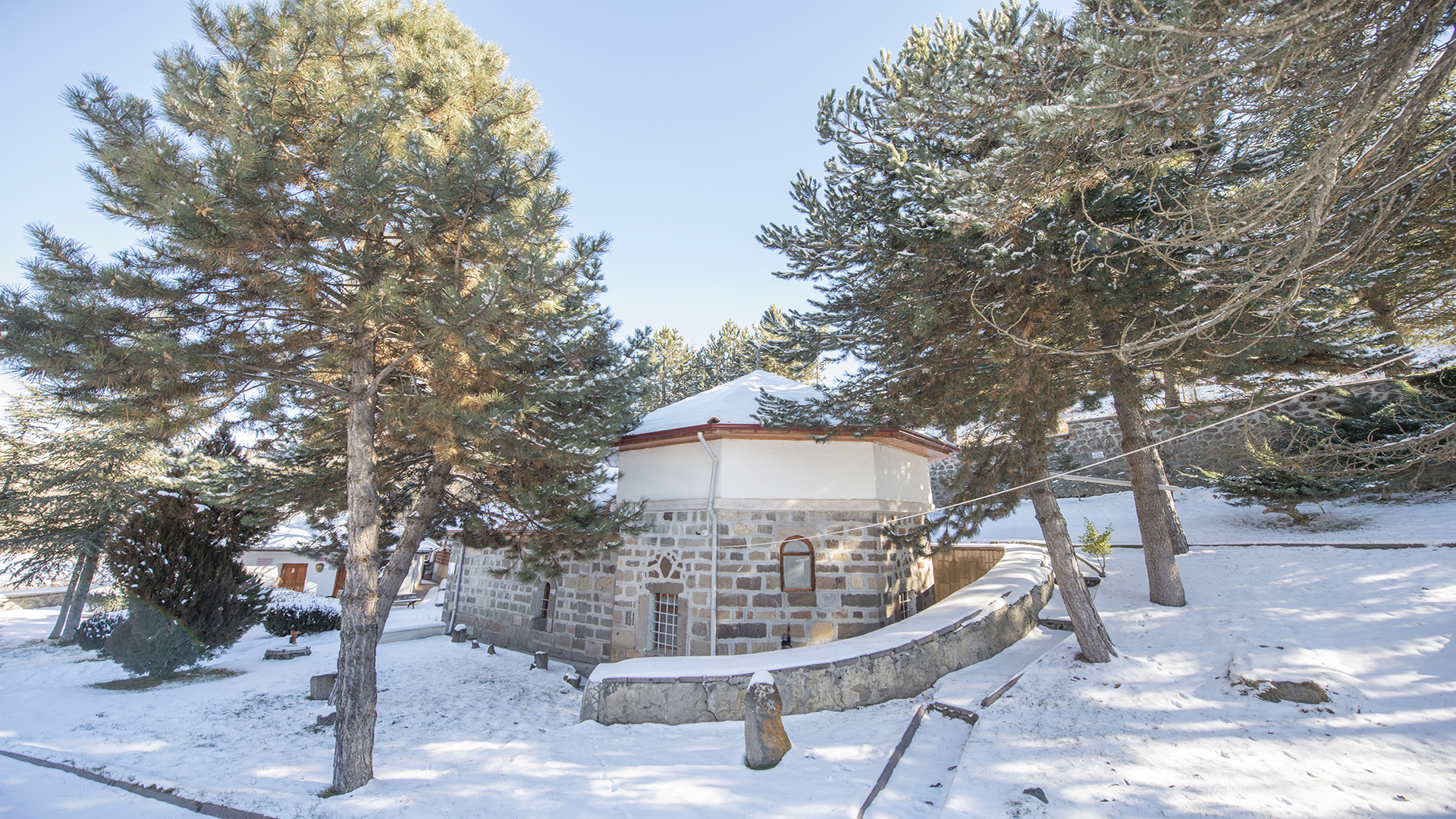 Kalender Veli Türbesi